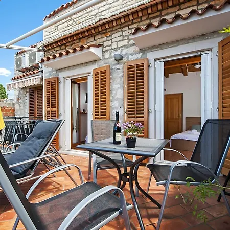 Monte Holiday Home With Jacuzzi Rovinj Exterior photo