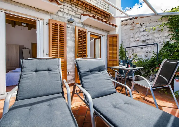 Monte Holiday Home With Jacuzzi