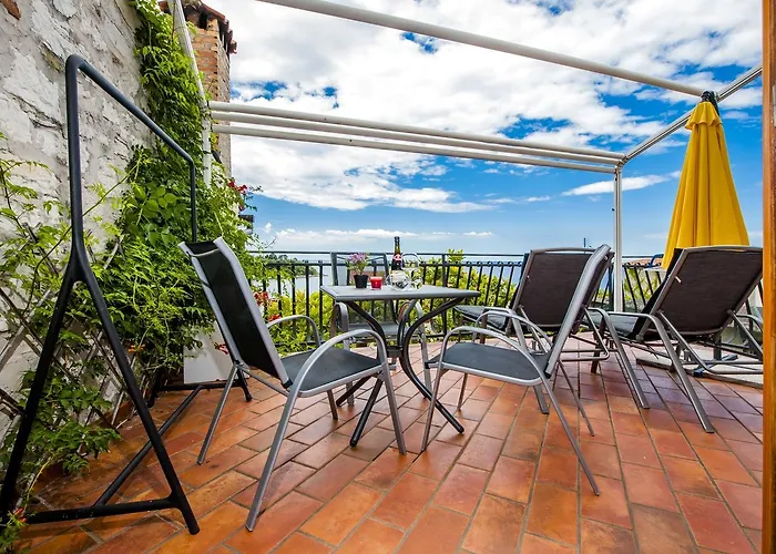 Monte Holiday Home With Jacuzzi