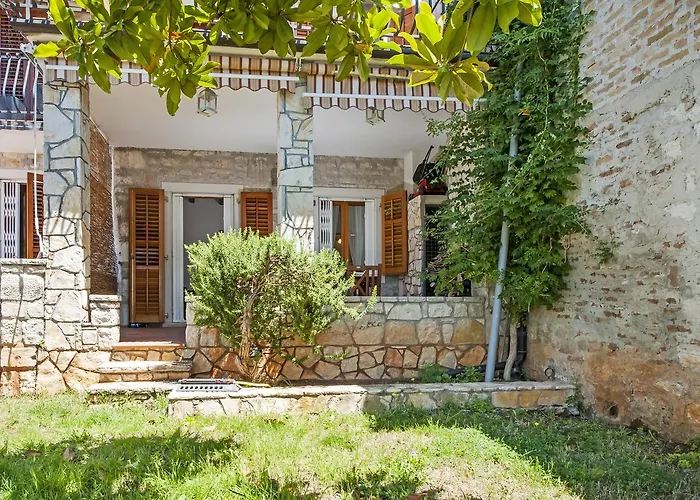 Monte Holiday Home With Jacuzzi